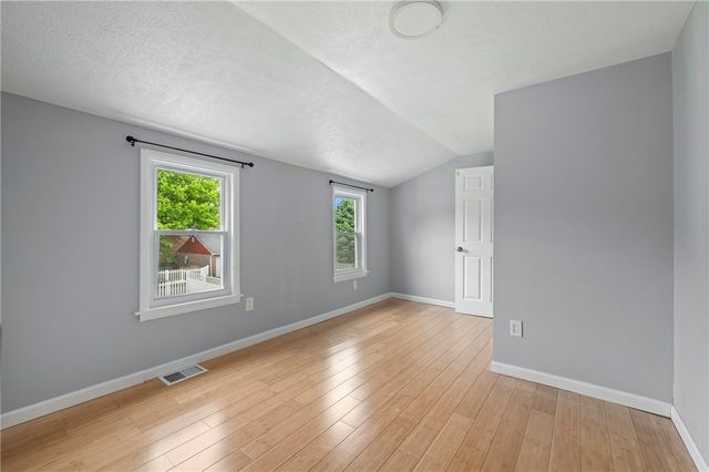 126 8th Ave, Ross Twp, PA 15229