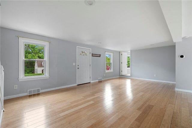 126 8th Ave, Ross Twp, PA 15229