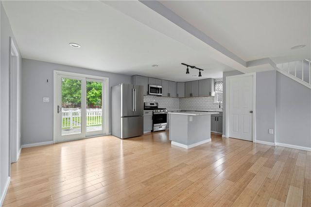 126 8th Ave, Ross Twp, PA 15229