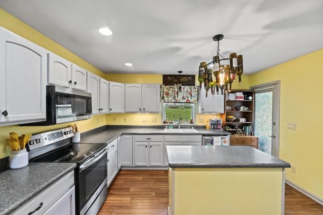 104 Chapel Hill DRIVE, Johnson Creek, WI 53038