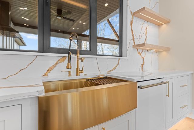 314 shoreview Drive, Chesnee, SC 29323