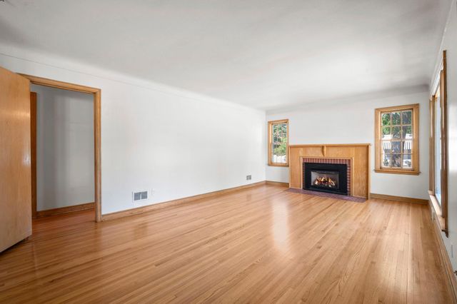 4366 Thomas Avenue N, Minneapolis, MN 55412