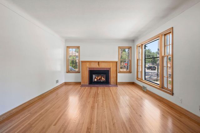 4366 Thomas Avenue N, Minneapolis, MN 55412