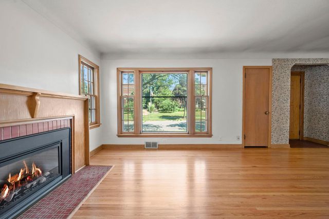4366 Thomas Avenue N, Minneapolis, MN 55412