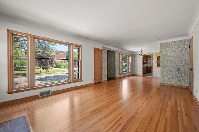 4366 Thomas Avenue N, Minneapolis, MN 55412