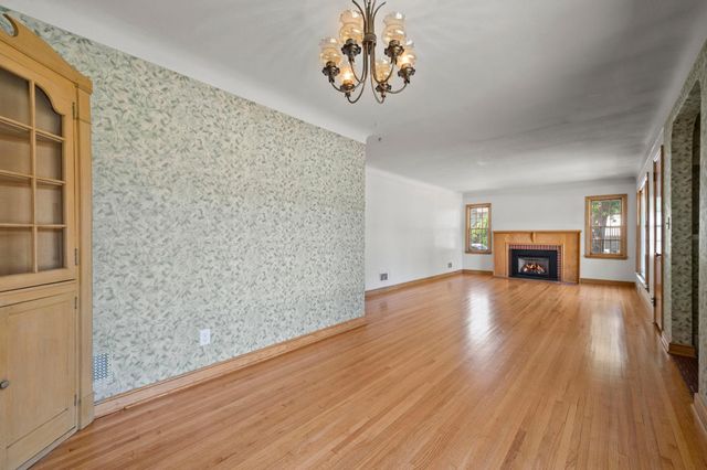 4366 Thomas Avenue N, Minneapolis, MN 55412