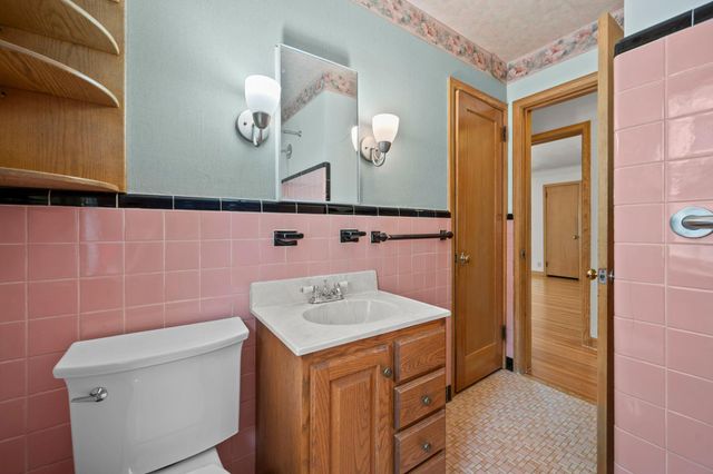 4366 Thomas Avenue N, Minneapolis, MN 55412