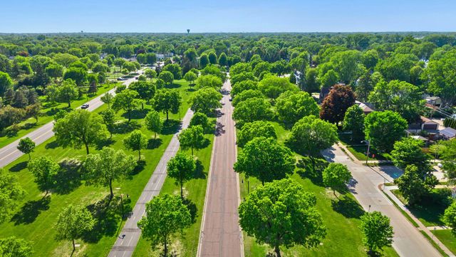 4366 Thomas Avenue N, Minneapolis, MN 55412