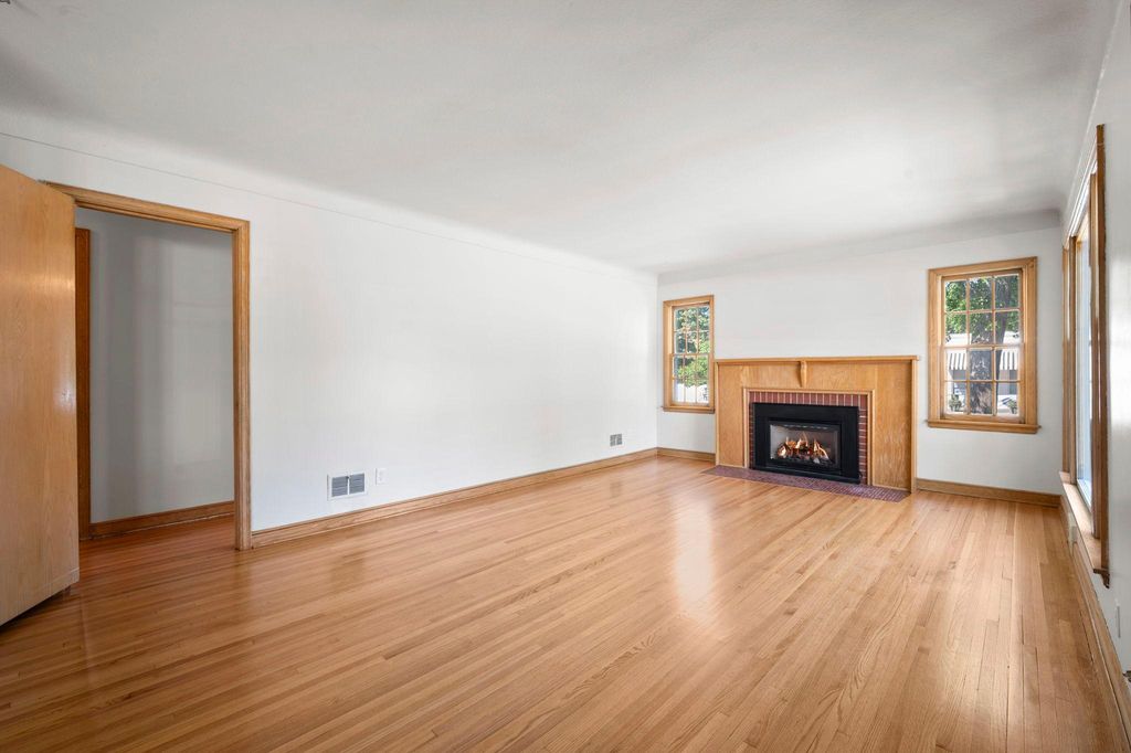 4366 Thomas Avenue N, Minneapolis, MN 55412 — photo 2