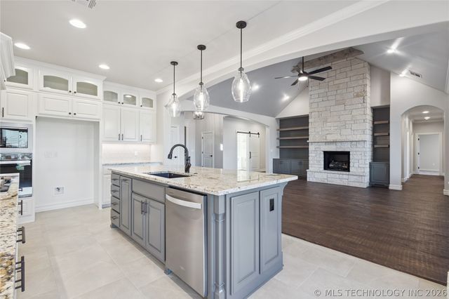 8167 S White Fang Court, Broken Arrow, OK 74014