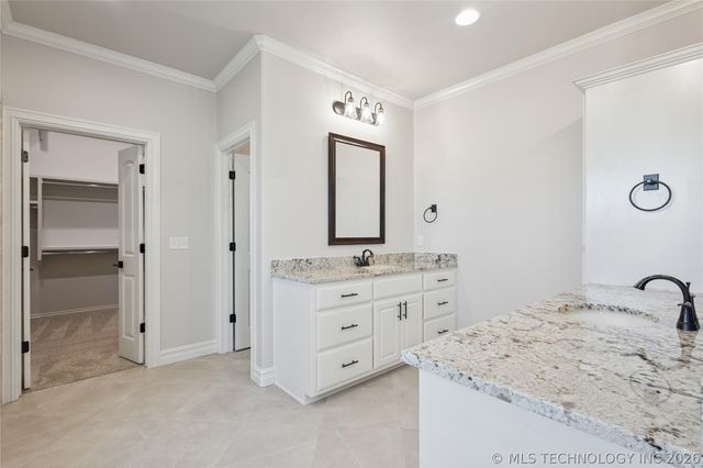 8167 S White Fang Court, Broken Arrow, OK 74014