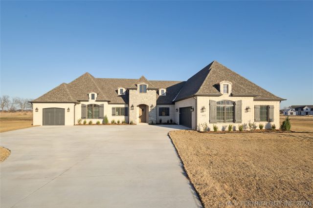 8167 S White Fang Court, Broken Arrow, OK 74014