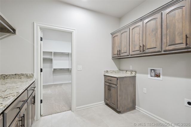 8167 S White Fang Court, Broken Arrow, OK 74014