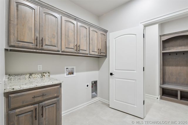 8167 S White Fang Court, Broken Arrow, OK 74014