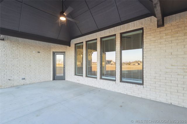 8167 S White Fang Court, Broken Arrow, OK 74014