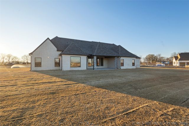 8167 S White Fang Court, Broken Arrow, OK 74014