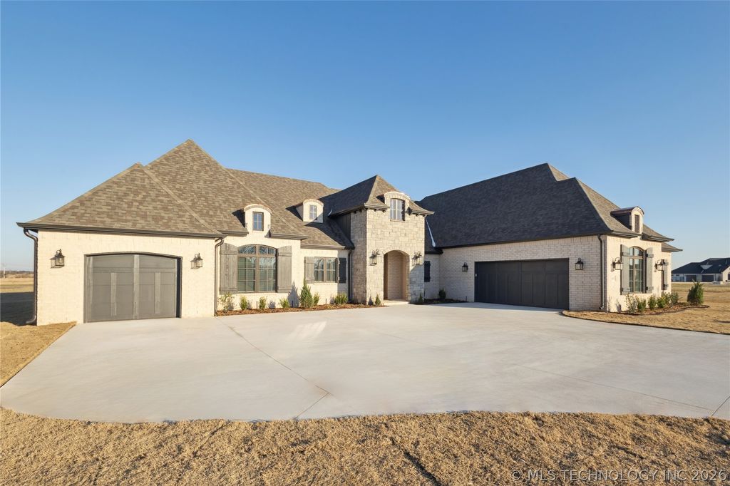 8167 S White Fang Court, Broken Arrow, OK 74014