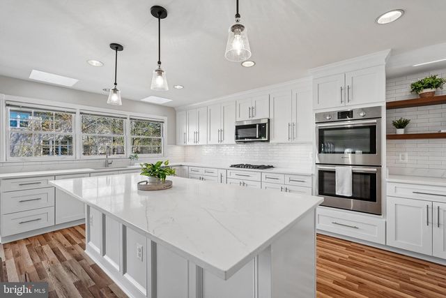 5401 WILLOW FOREST CT, Clifton, VA 20124