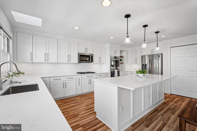 5401 WILLOW FOREST CT, Clifton, VA 20124