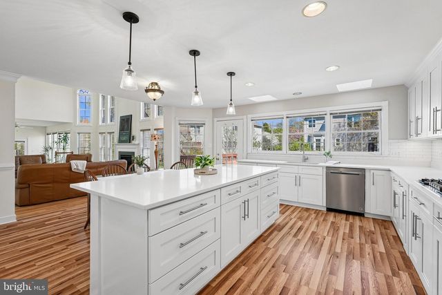 5401 WILLOW FOREST CT, Clifton, VA 20124