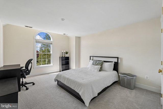5401 WILLOW FOREST CT, Clifton, VA 20124