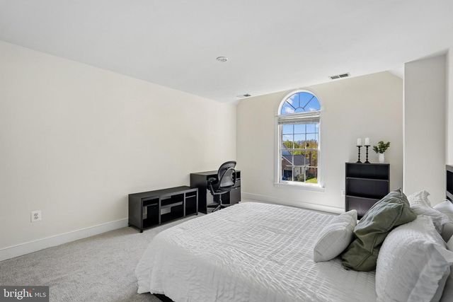 5401 WILLOW FOREST CT, Clifton, VA 20124