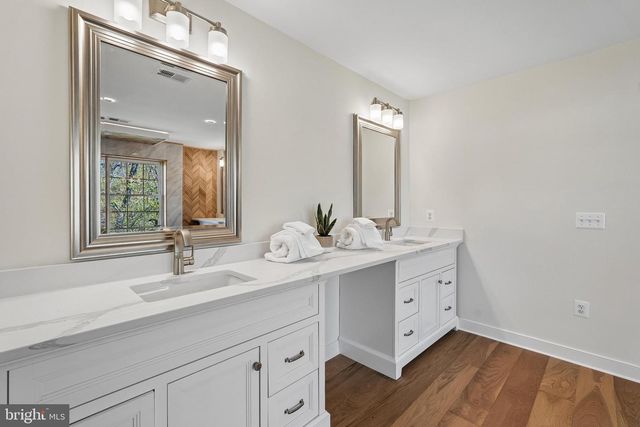 5401 WILLOW FOREST CT, Clifton, VA 20124