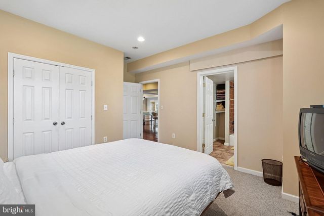 5401 WILLOW FOREST CT, Clifton, VA 20124