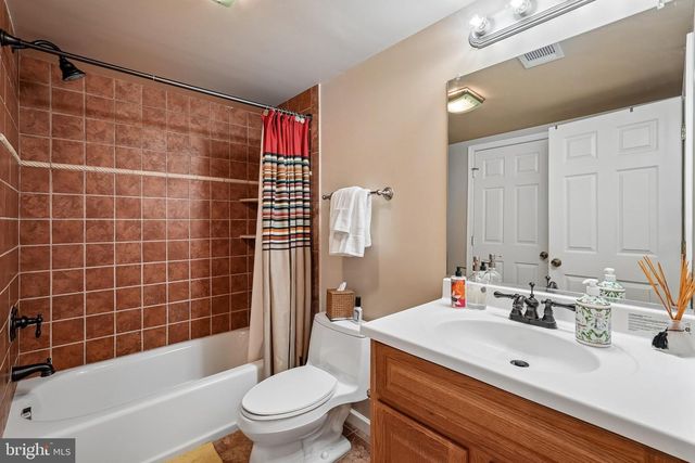 5401 WILLOW FOREST CT, Clifton, VA 20124