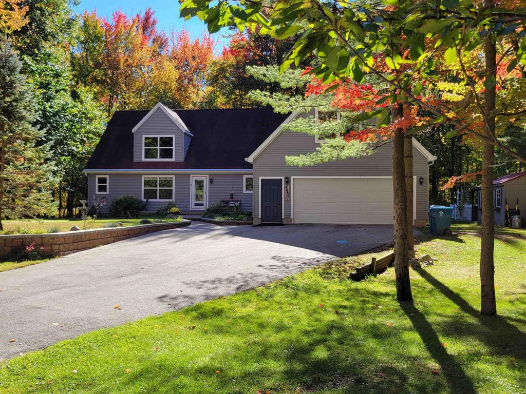 4455 N Wildwood Drive, Pinconning, MI 48650