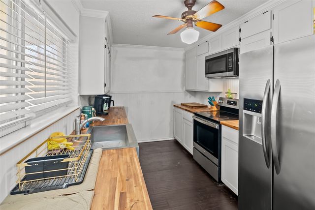 204 Thomas Street, Joshua, TX 76058