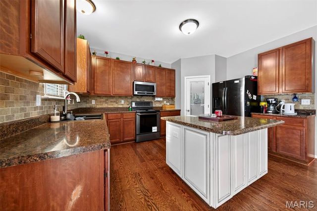 187 Fox Creek Drive, Wentzville, MO 63385