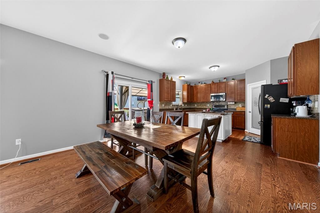 Image 14 of property listing at 187 Fox Creek Drive, Wentzville, MO 63385