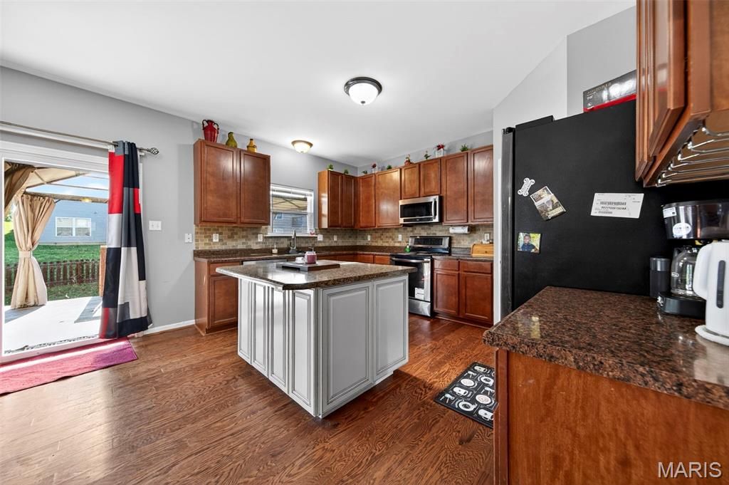 Image 15 of property listing at 187 Fox Creek Drive, Wentzville, MO 63385