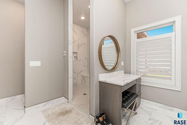 4710 S Duluth Ave, Sioux Falls, SD 57105