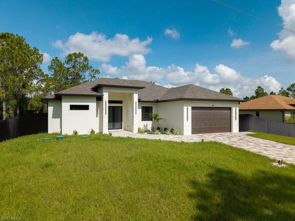 811 Rush AVE, LEHIGH ACRES, FL 33972 — photo 2