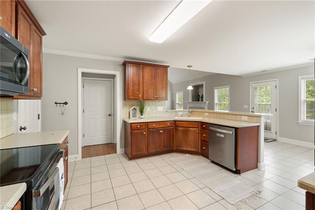 7084 Bridgewood Road, Clemmons, NC 27012