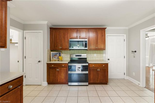 7084 Bridgewood Road, Clemmons, NC 27012