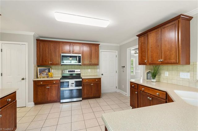 7084 Bridgewood Road, Clemmons, NC 27012