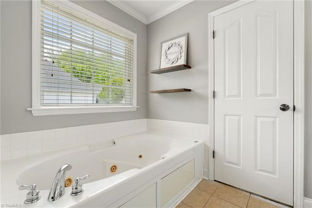 7084 Bridgewood Road, Clemmons, NC 27012