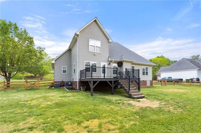 7084 Bridgewood Road, Clemmons, NC 27012