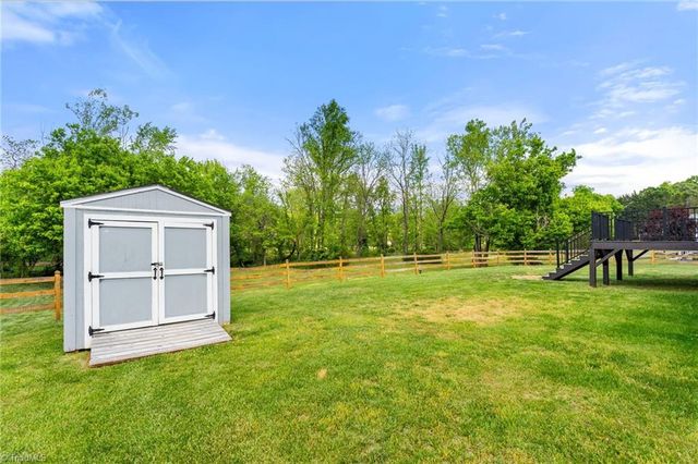 7084 Bridgewood Road, Clemmons, NC 27012