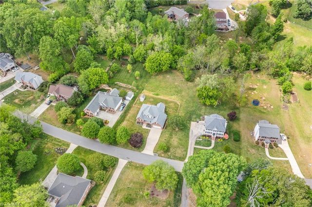 7084 Bridgewood Road, Clemmons, NC 27012