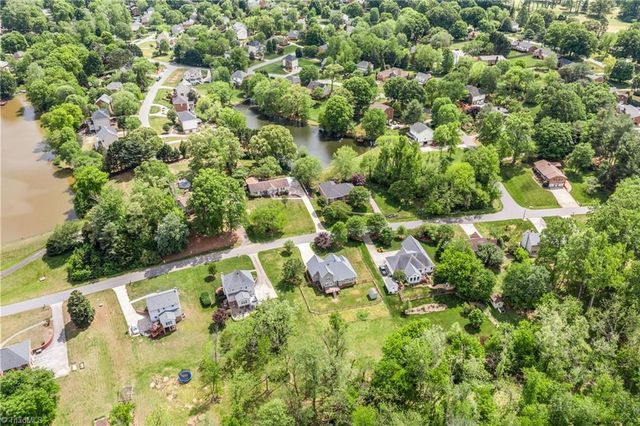 7084 Bridgewood Road, Clemmons, NC 27012