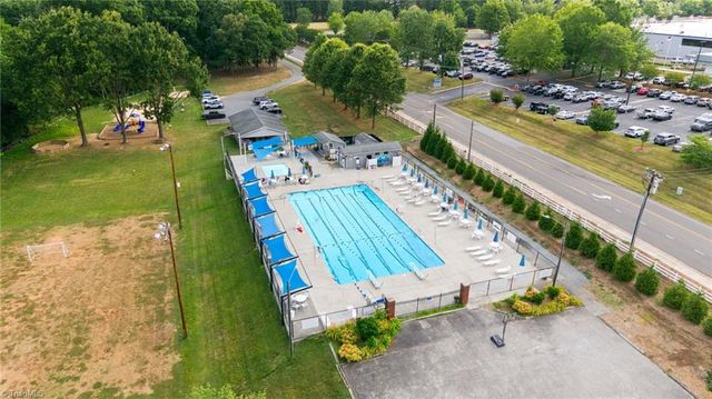 7084 Bridgewood Road, Clemmons, NC 27012