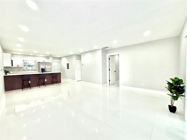 11240 SW 33rd Cir Pl, Miami, FL 33165