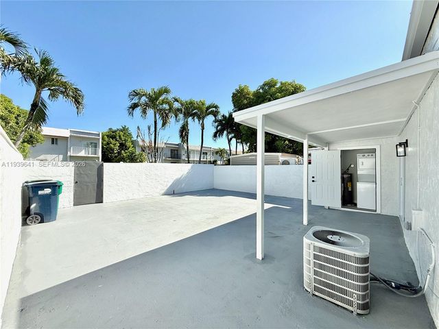 11240 SW 33rd Cir Pl, Miami, FL 33165