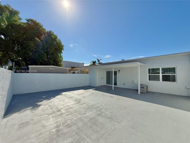 11240 SW 33rd Cir Pl, Miami, FL 33165