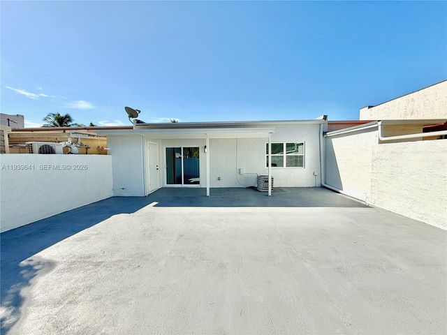 11240 SW 33rd Cir Pl, Miami, FL 33165