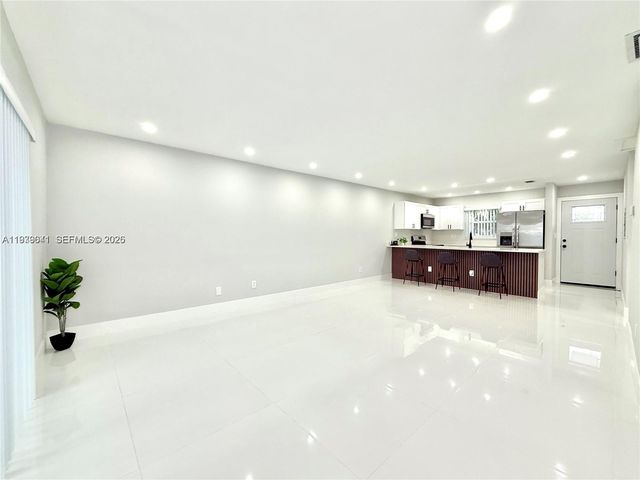 11240 SW 33rd Cir Pl, Miami, FL 33165